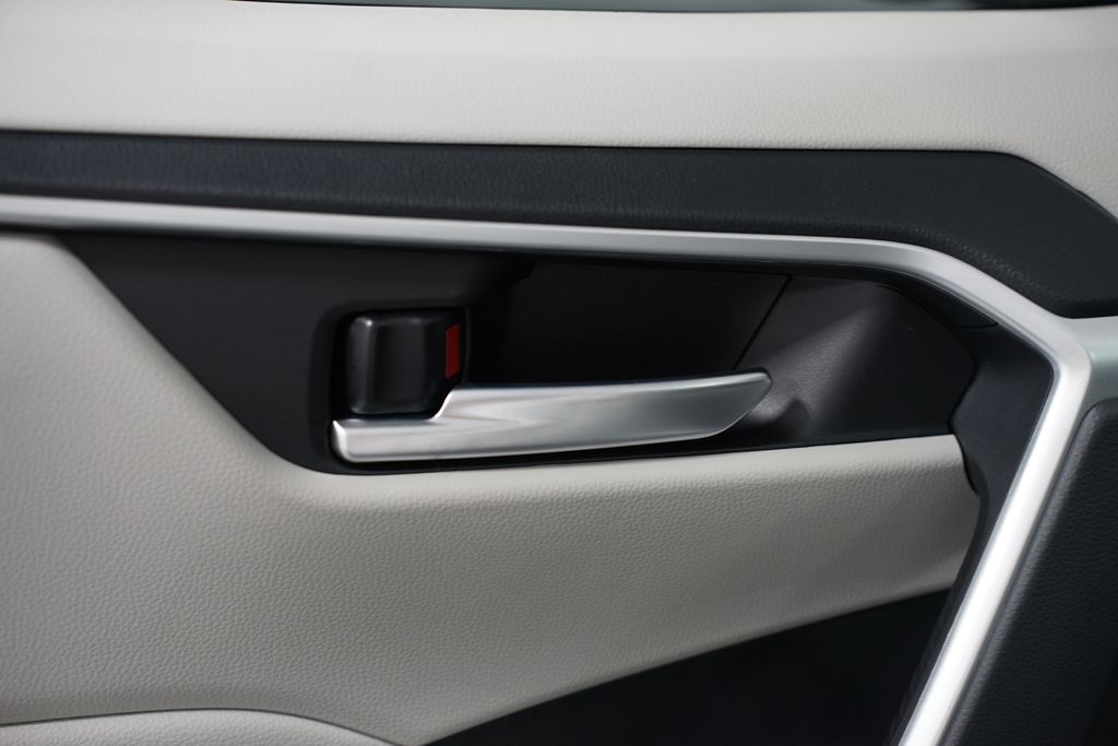 Thumbnail: 2025 Toyota RAV4 - 32