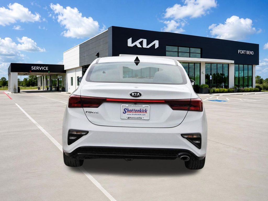 2021 Kia Forte LXS White at Community Toyota