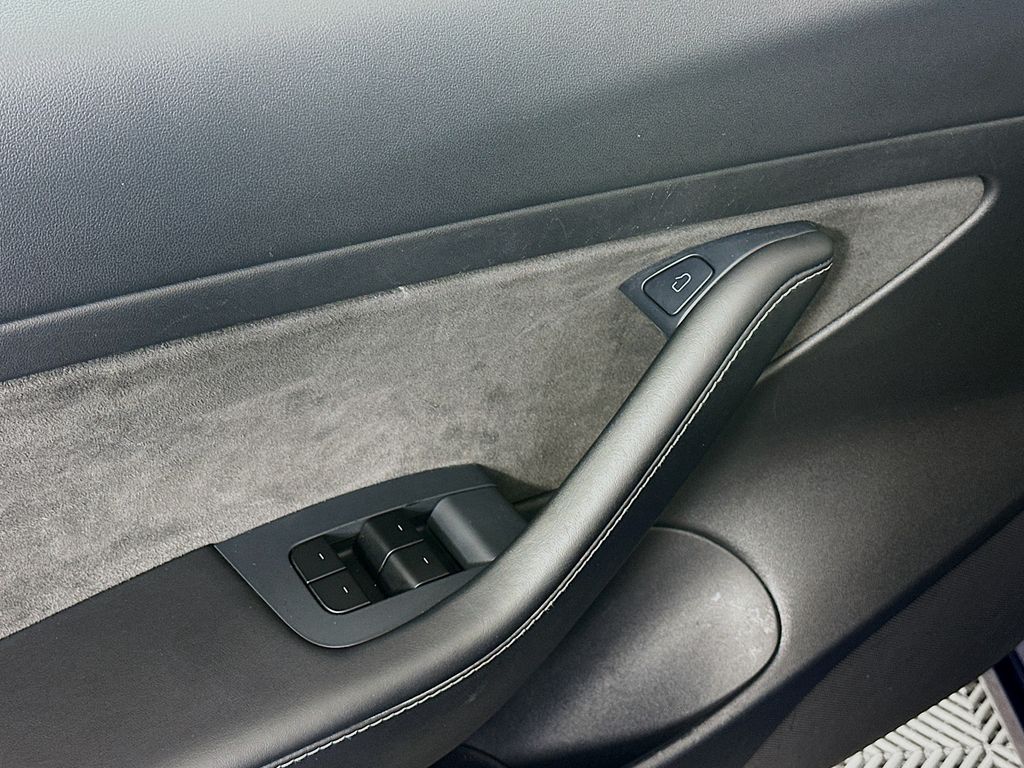Thumbnail: 2021 Tesla Model 3 - 18