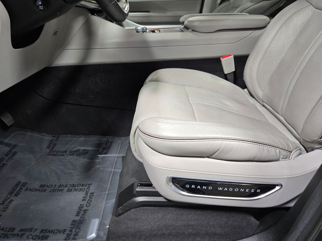 2022 Jeep Grand Wagoneer Series II - Photo 11