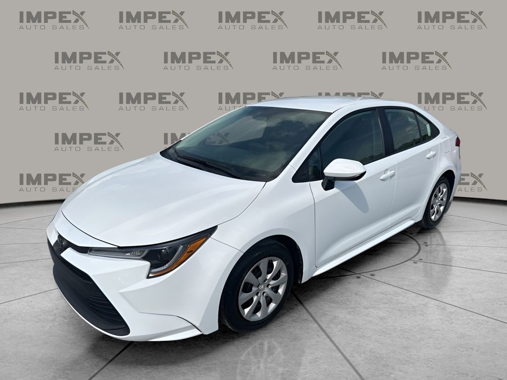2024 Toyota Corolla LE's photo