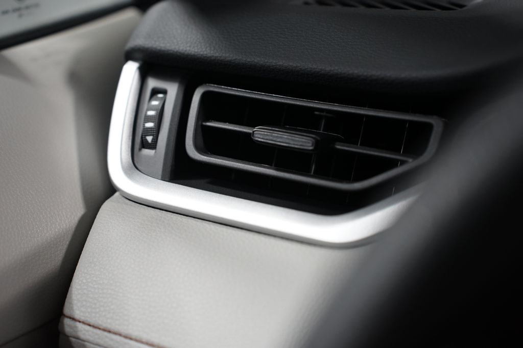 Thumbnail: 2025 Toyota RAV4 - 25