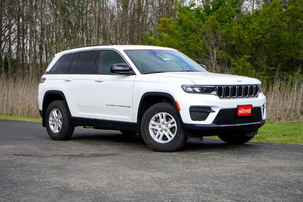 New Car 2025 Jeep Grand Cherokee  Laredo For Sale Under $30,000 In Taylor, Texas