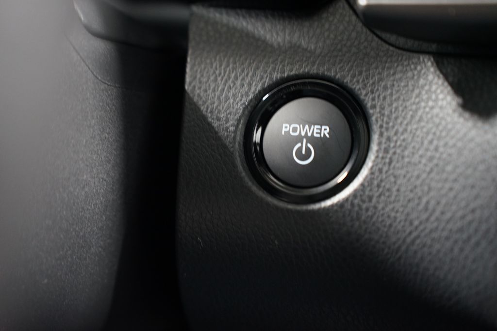 2025 Toyota Camry SE 22