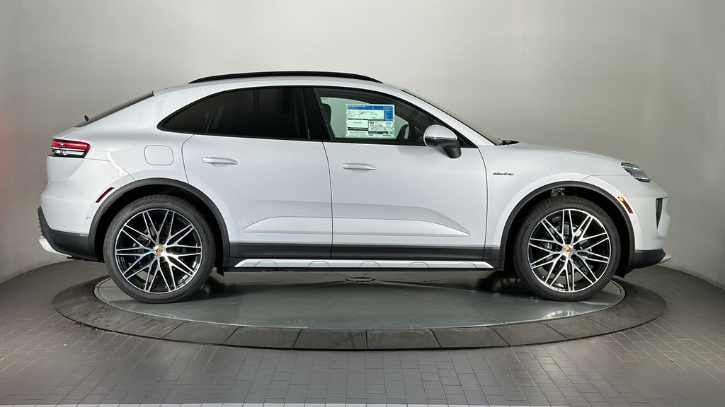 Thumbnail: 2025 Porsche Macan - 8