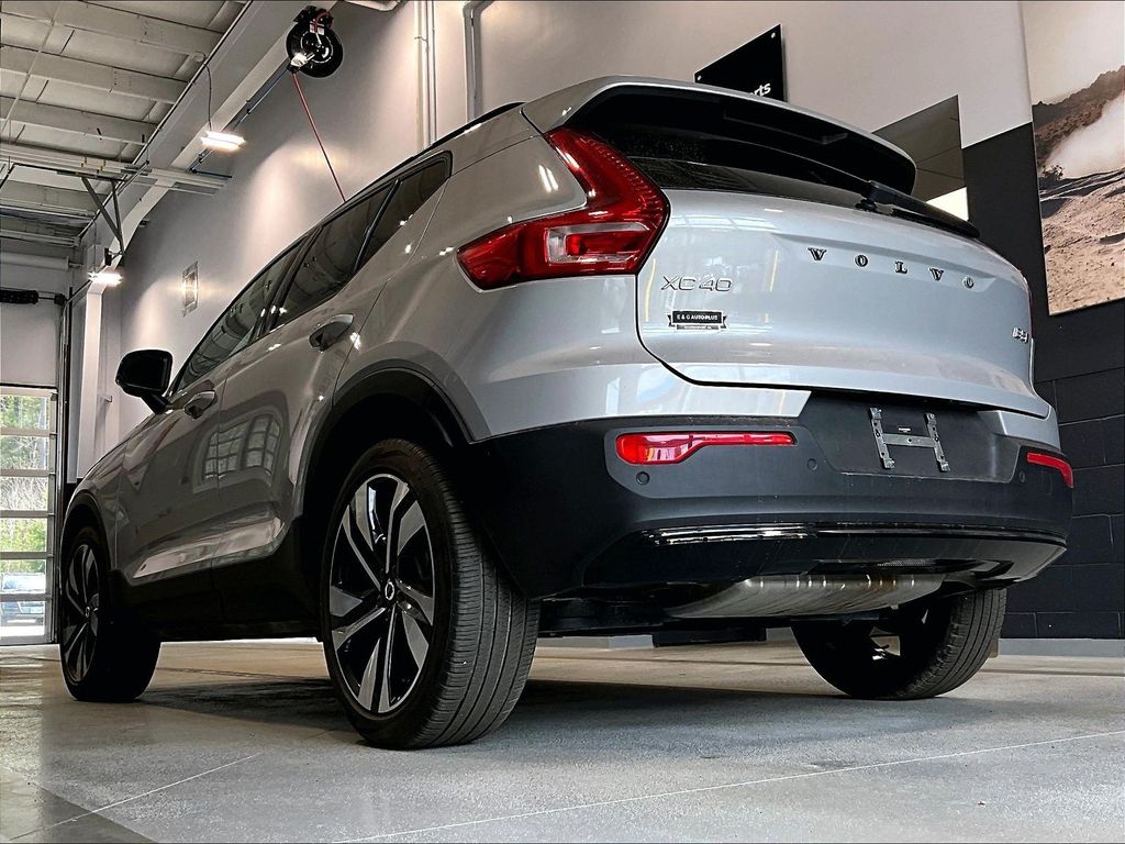 2025 Volvo XC40 — photo 5