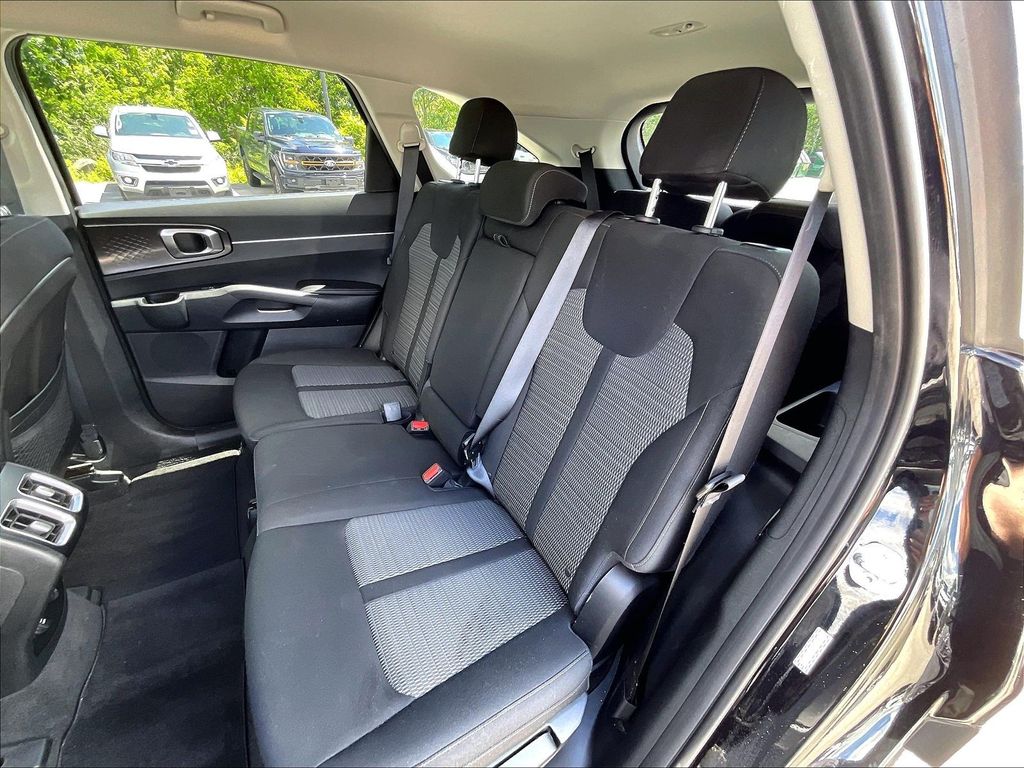 2023 Kia Sorento — photo 14