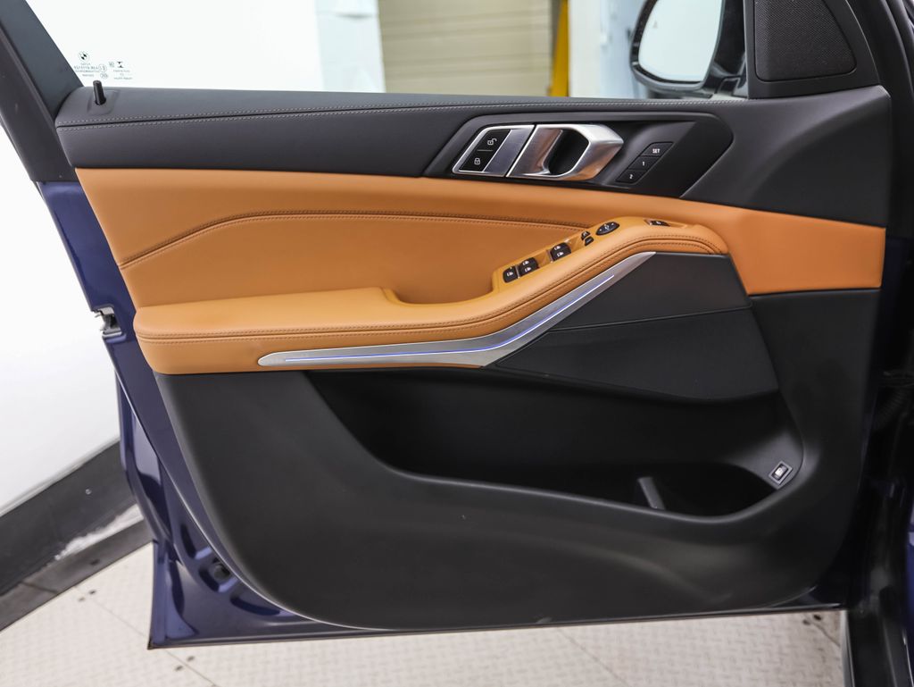 Thumbnail: 2022 BMW X5 - 9