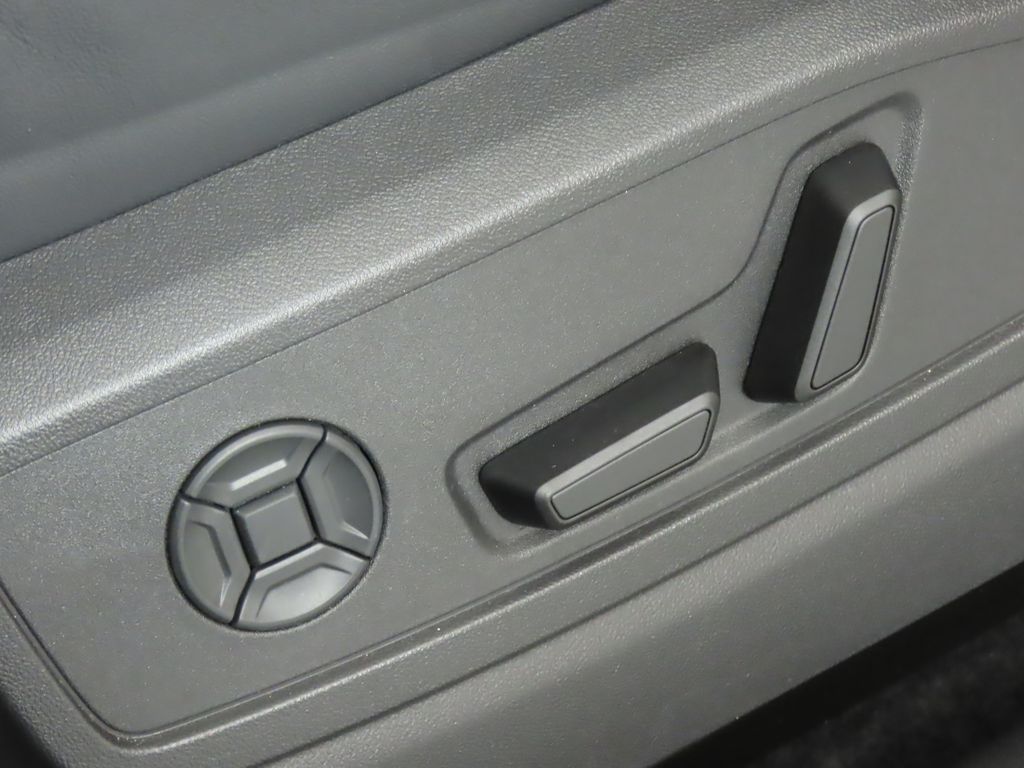 Thumbnail: 2025 Audi Q5 - 31
