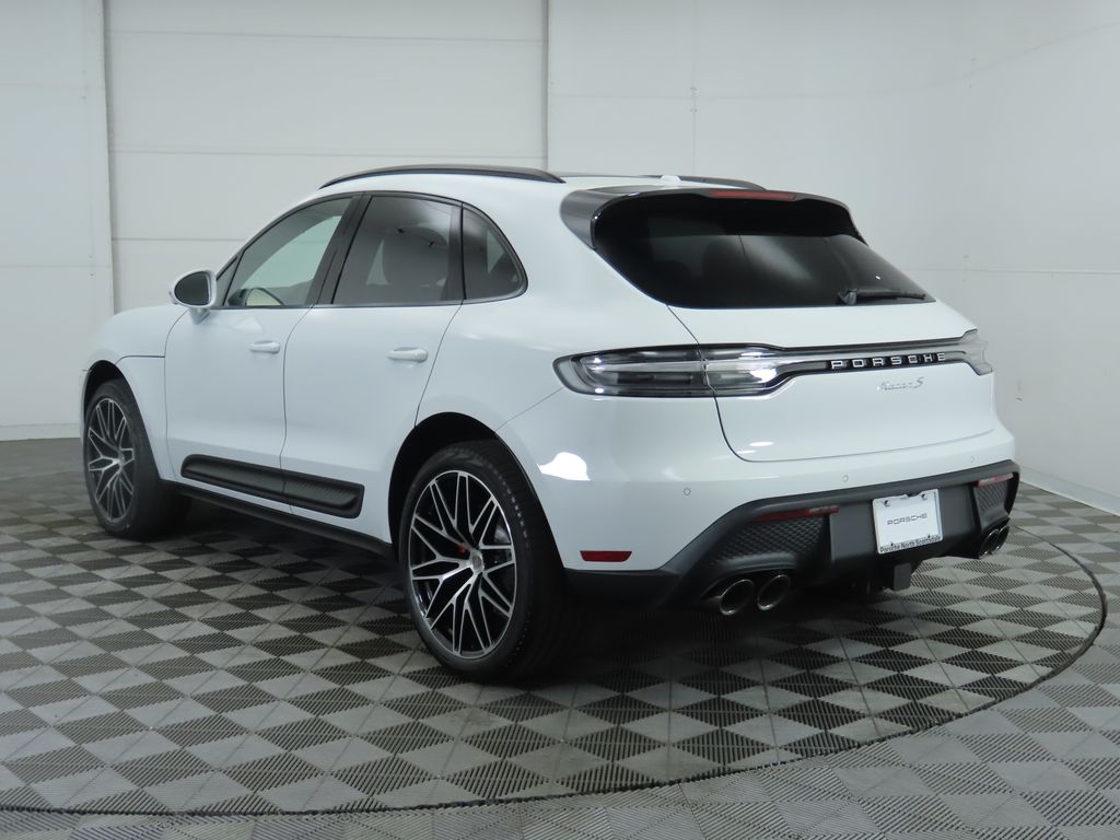 Thumbnail: 2025 Porsche Macan - 3