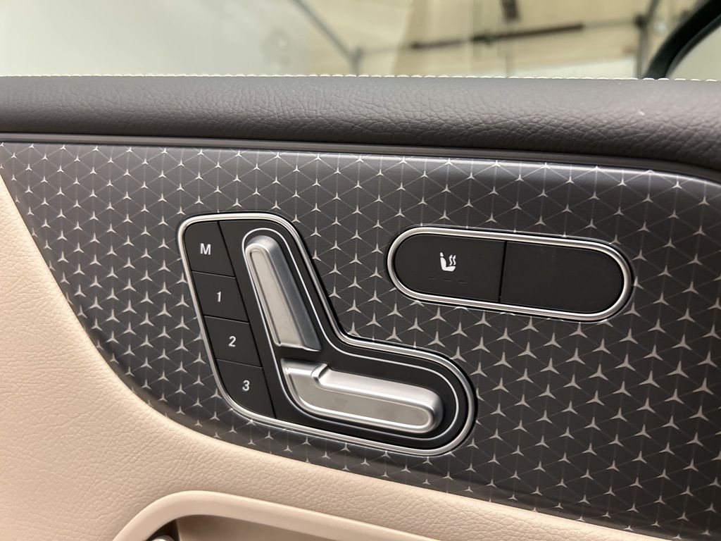 Thumbnail: 2025 Mercedes-Benz GLB - 22