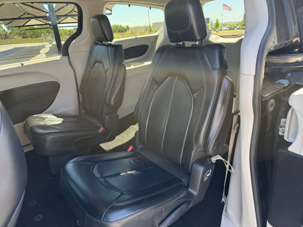 Thumbnail: 2019 Chrysler Pacifica - 21