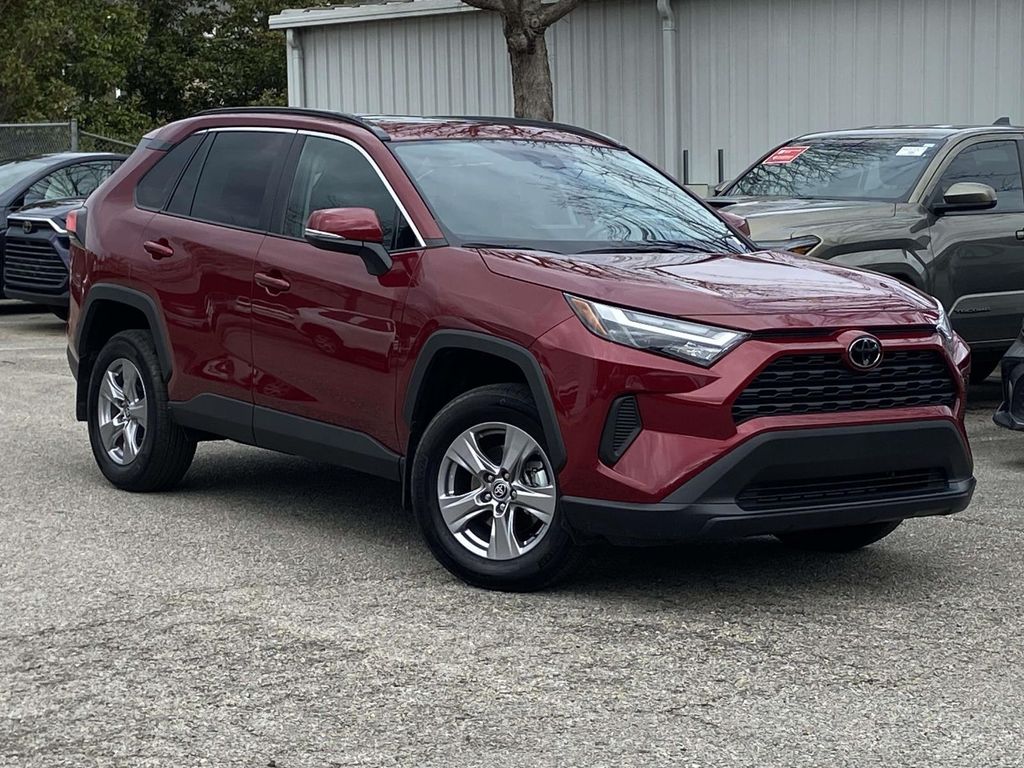 2025 Toyota RAV4 XLE FWD