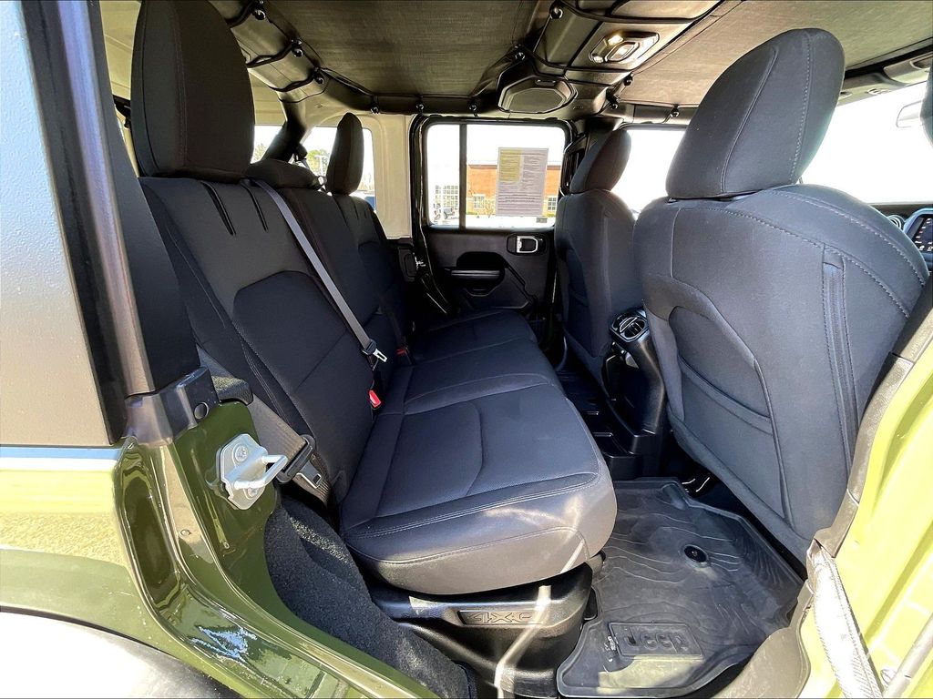 2023 Jeep Wrangler — photo 16