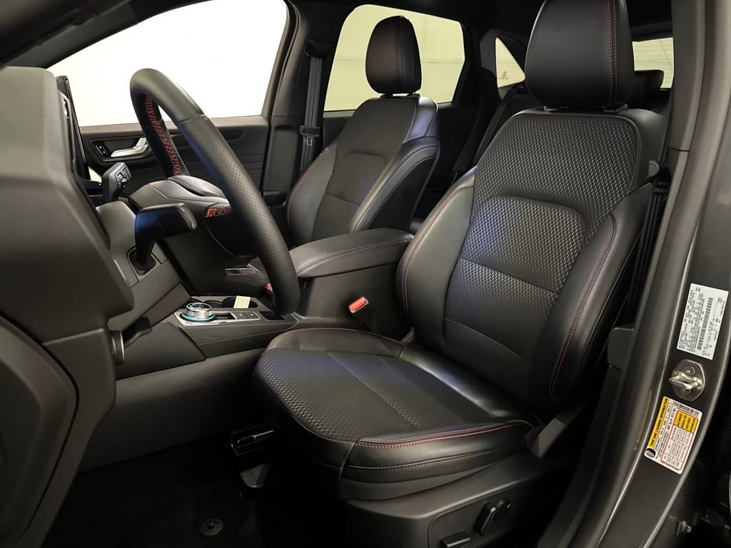 2025 Ford Escape ST-Line photo 19