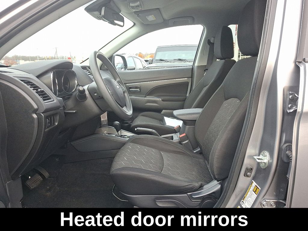 Thumbnail: 2023 Mitsubishi Outlander Sport - 14