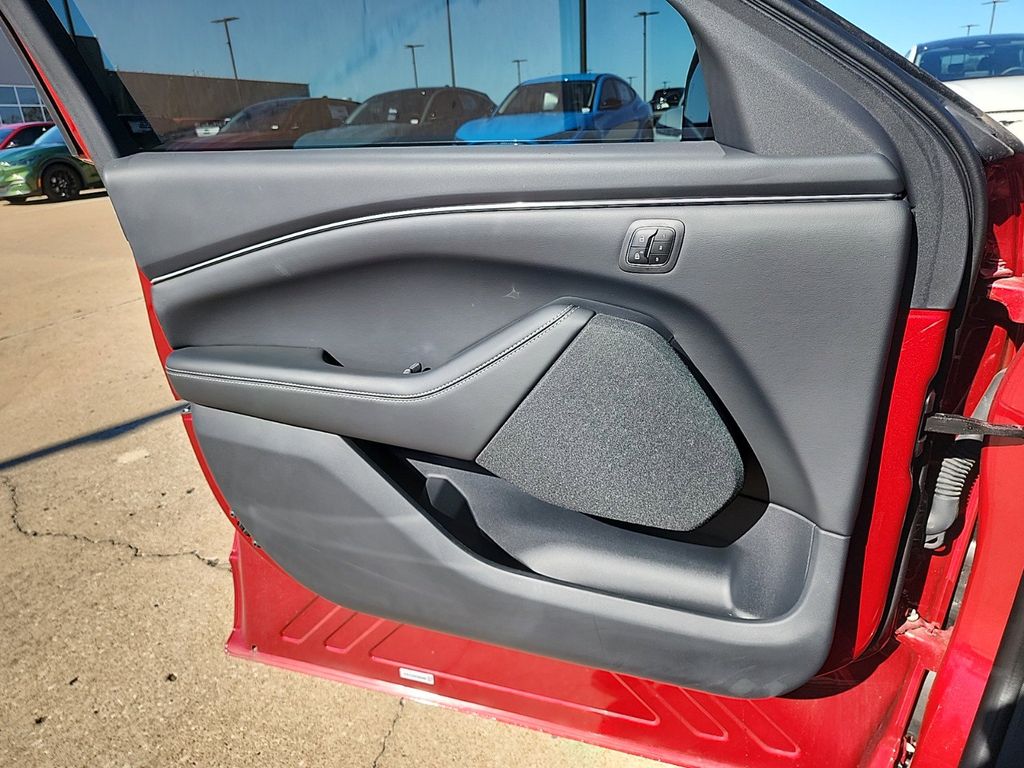 2023 Ford Mustang Mach-E Select photo