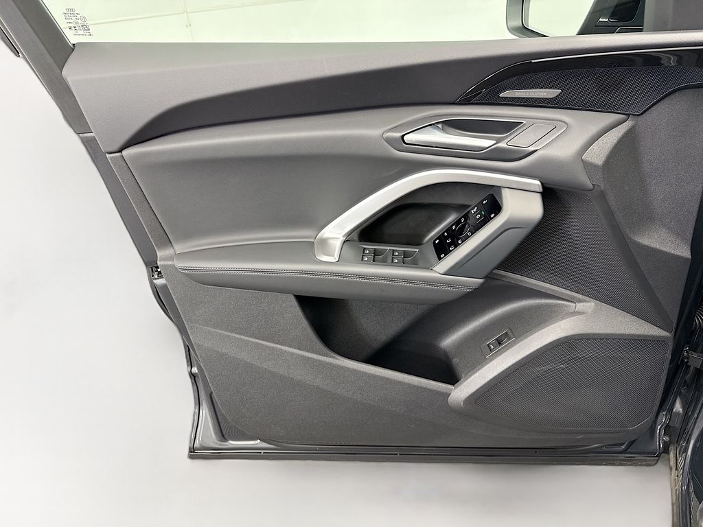 Thumbnail: 2025 Audi Q5 - 23