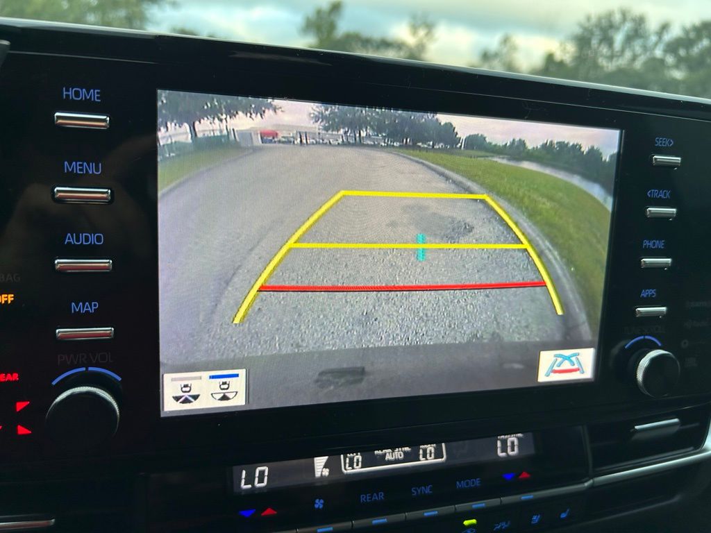 Thumbnail: 2022 Toyota Sienna - 28