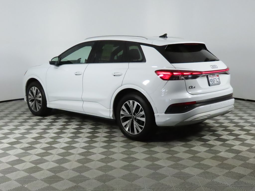 Thumbnail: 2023 Audi Q4 e-tron - 3