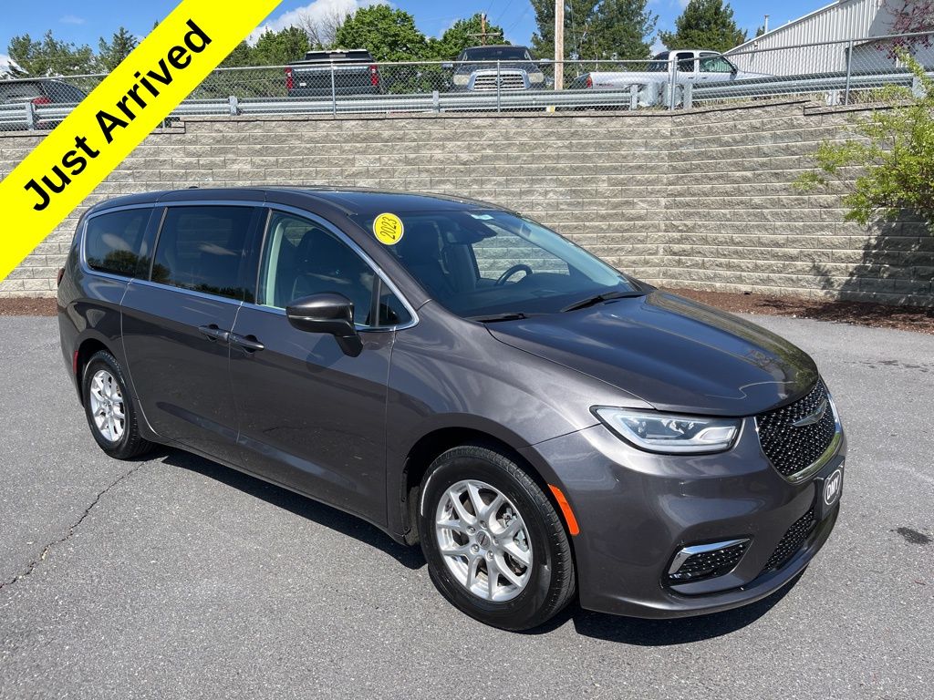 Gray (Granite Crystal Metallic Clearcoat) 2023 Chrysler Pacifica Touring L FWD Minivan Front-Wheel Drive 9-Speed Automatic