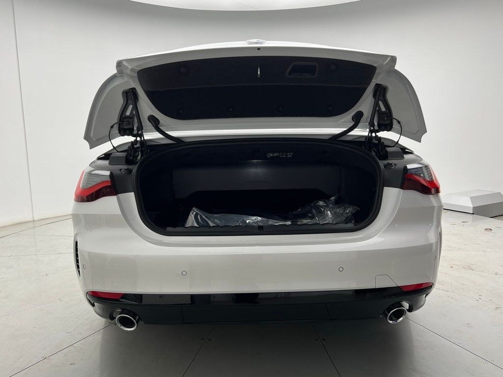 Thumbnail: 2026 BMW 4 Series - 9