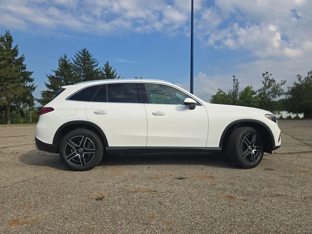 New 2027 White Mercedes-Benz GLC 300 image 18