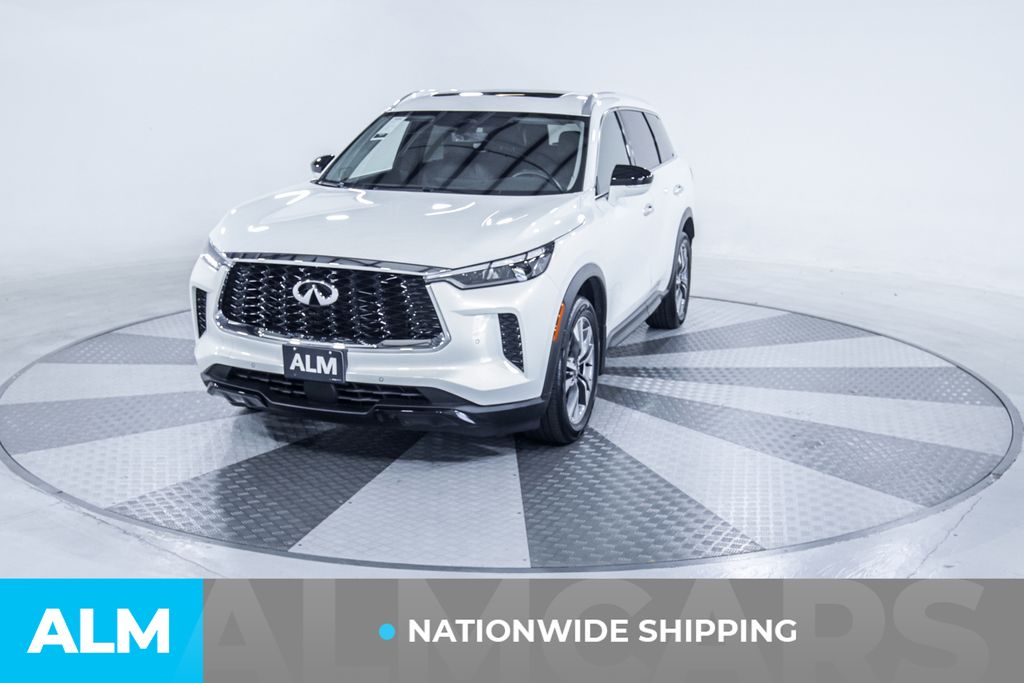 Used 2024 White INFINITI LUXE image 2
