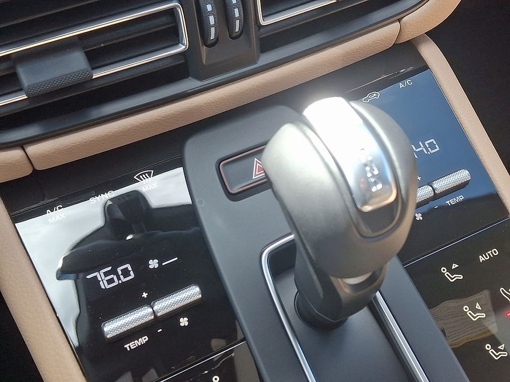 Thumbnail: 2025 Porsche Macan - 17