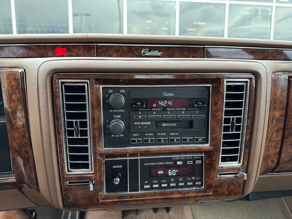 1992 Cadillac Brougham — photo 14