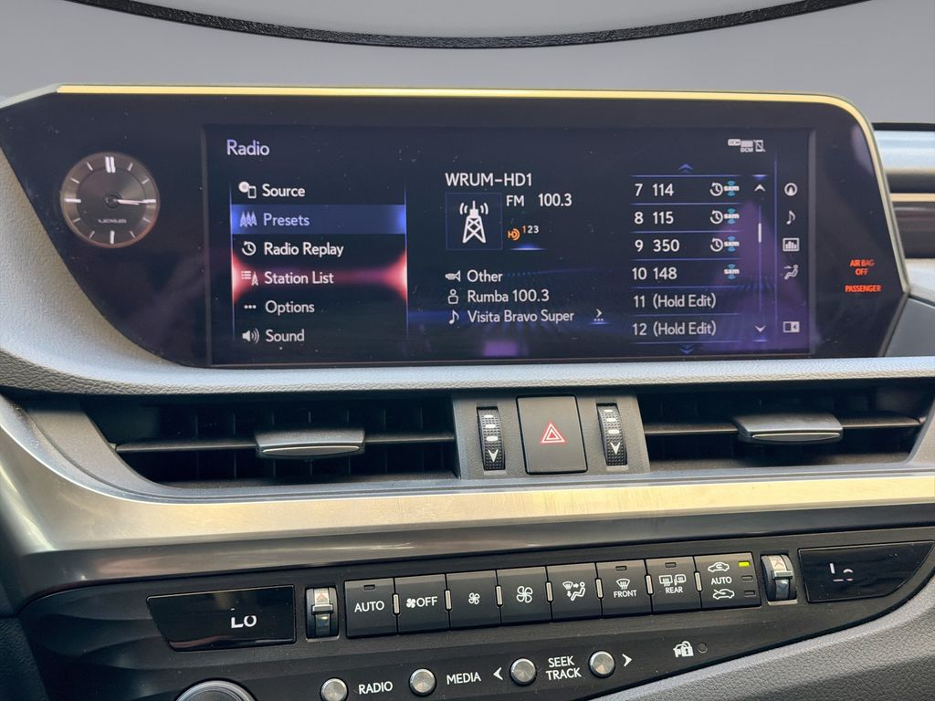 Thumbnail: 2020 Lexus ES - 23