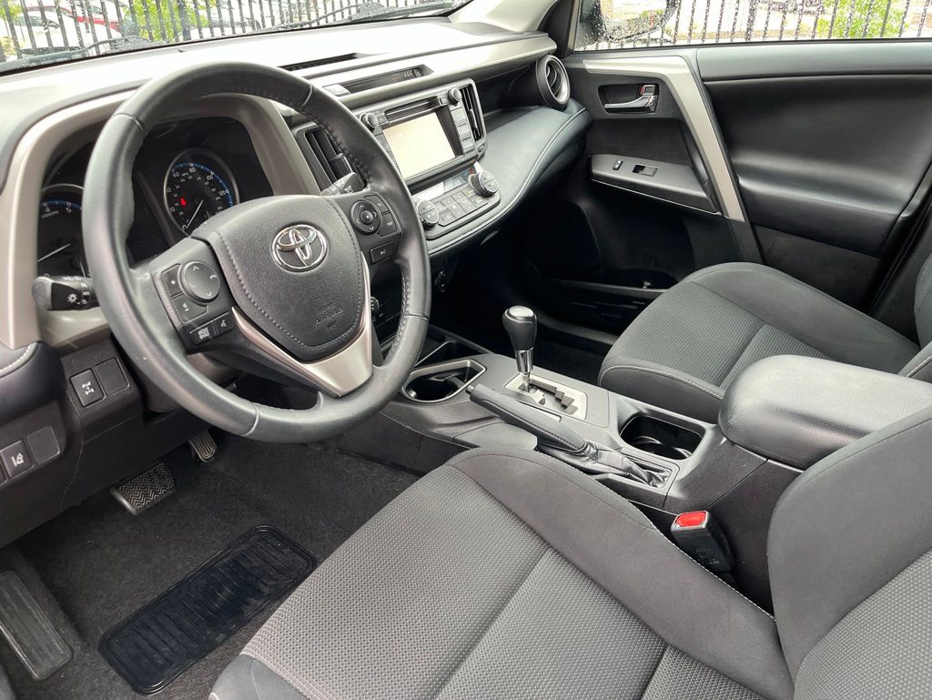 Thumbnail: 2018 Toyota RAV4 - 8