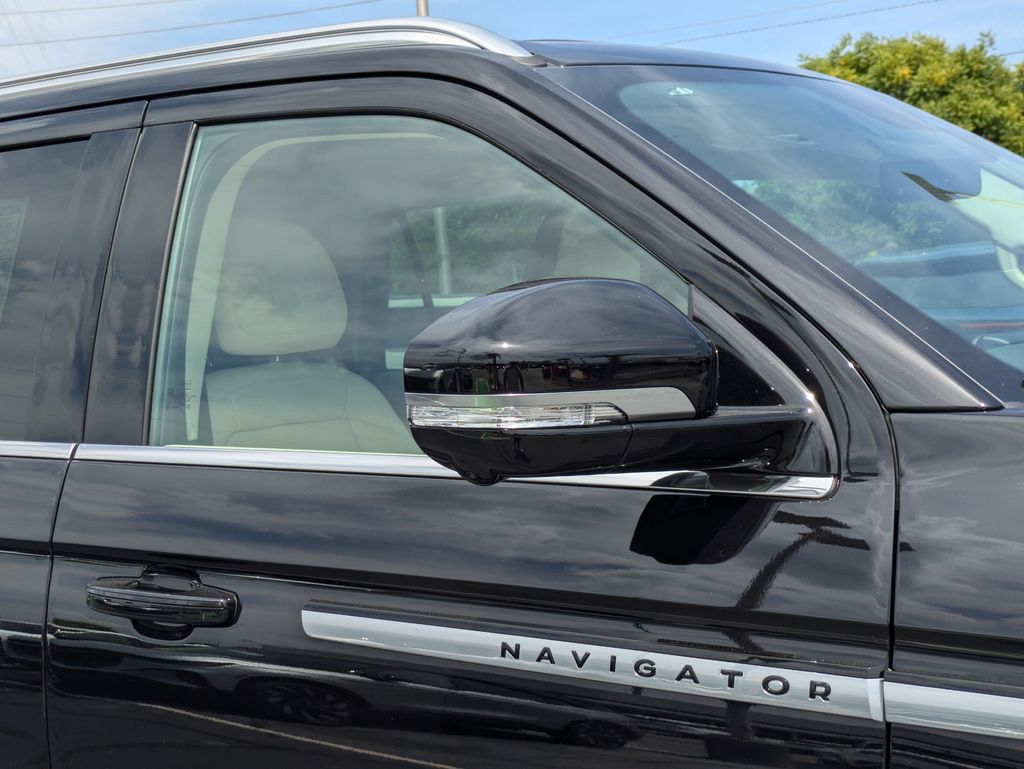 2027 Lincoln Navigator Premiere