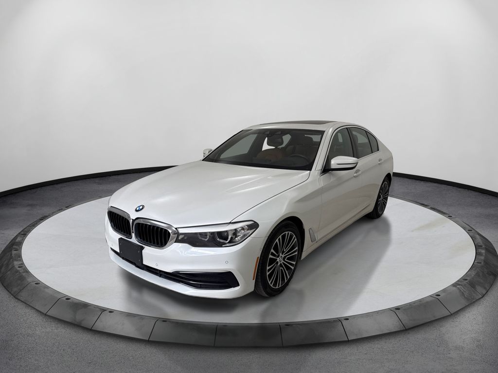 2019 BMW 5 Series Blanco (White Metallic) Sedán Tracción trasera 8 velocidades Automática