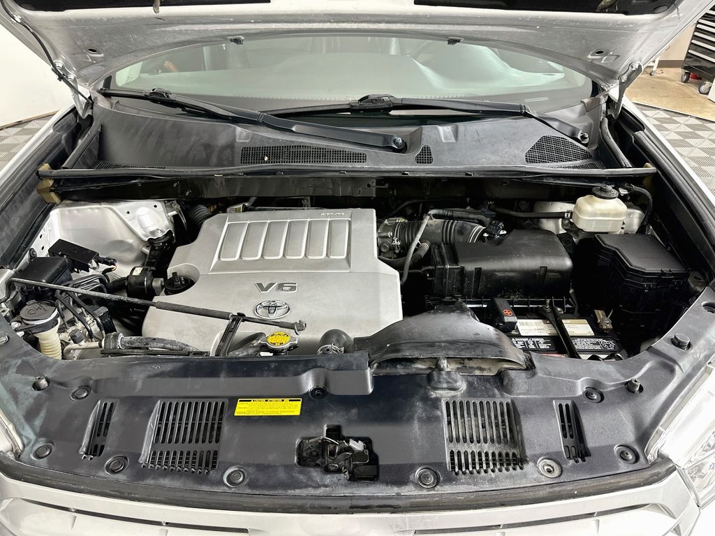 Thumbnail: 2013 Toyota Highlander - 32