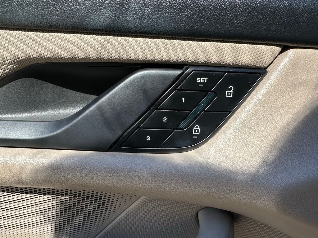 Thumbnail: 2023 Porsche Taycan - 20