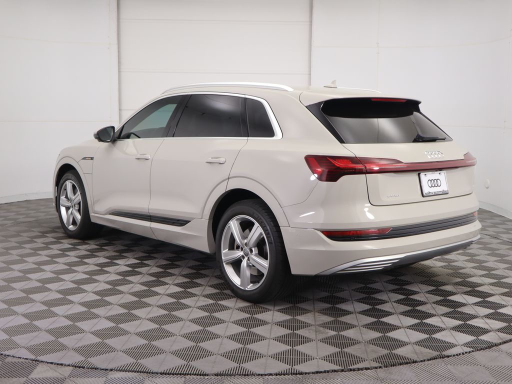 Thumbnail: 2019 Audi e-tron - 7
