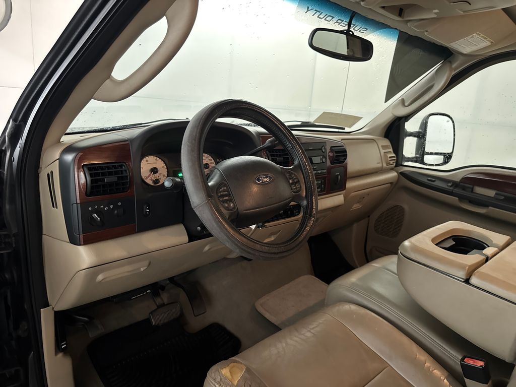 Used 2005  Ford Lariat image 5