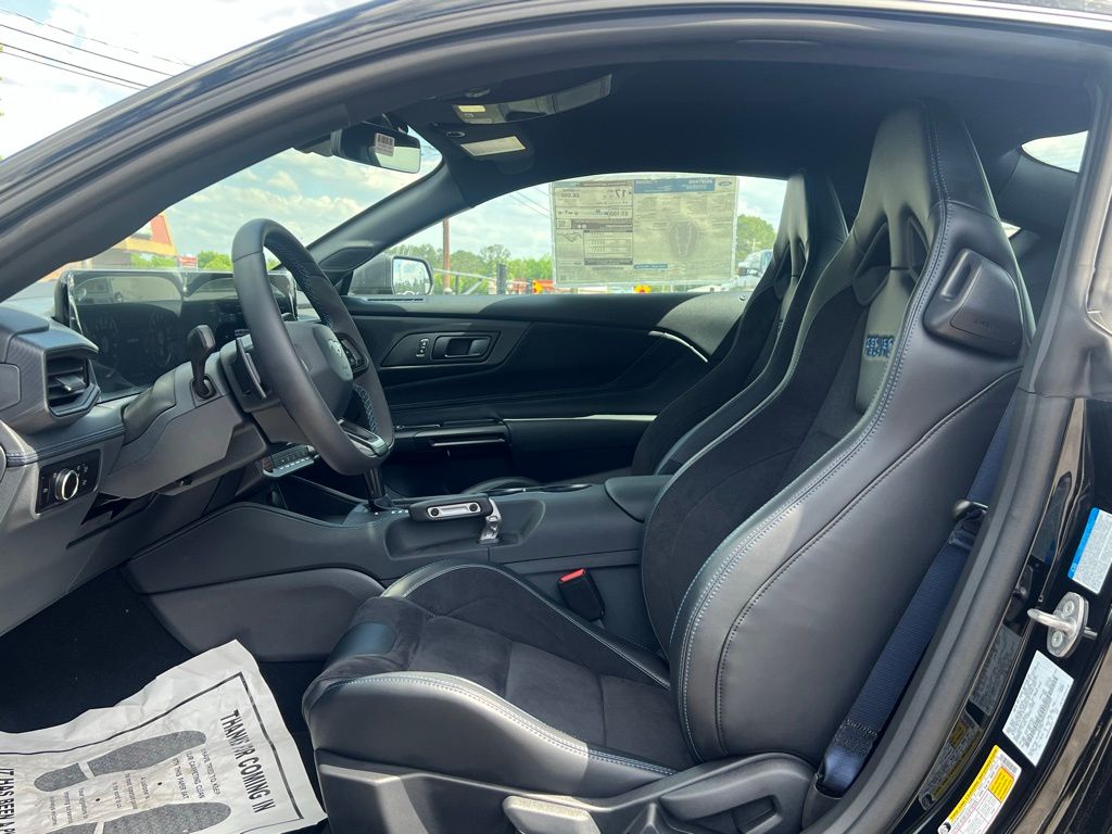 2025 Ford Mustang Dark Horse - 3