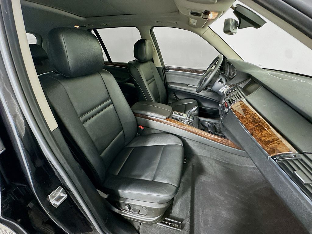 Thumbnail: 2012 BMW X5 - 28