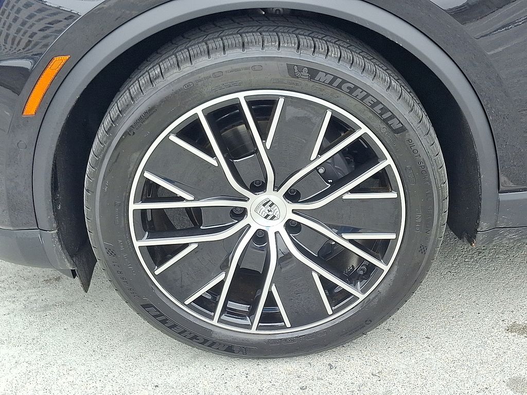 Thumbnail: 2026 Porsche Macan - 10