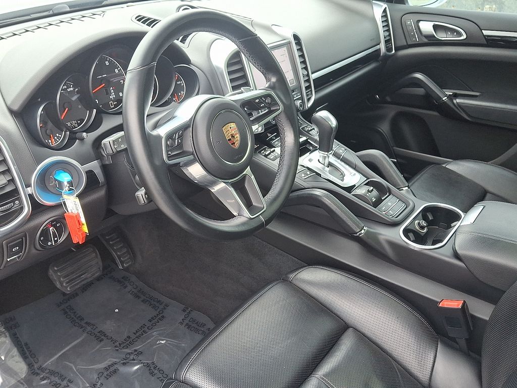 Thumbnail: 2017 Porsche Cayenne - 4