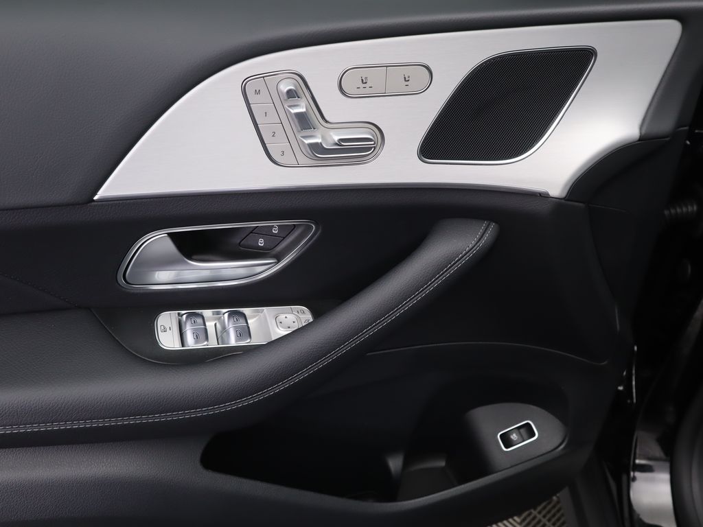 Thumbnail: 2026 Mercedes-Benz GLE - 25