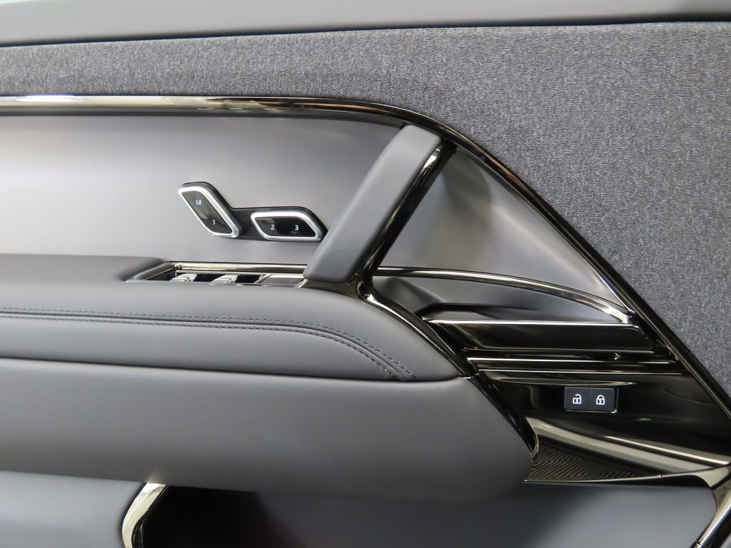 Thumbnail: 2023 Land Rover Range Rover Sport - 24
