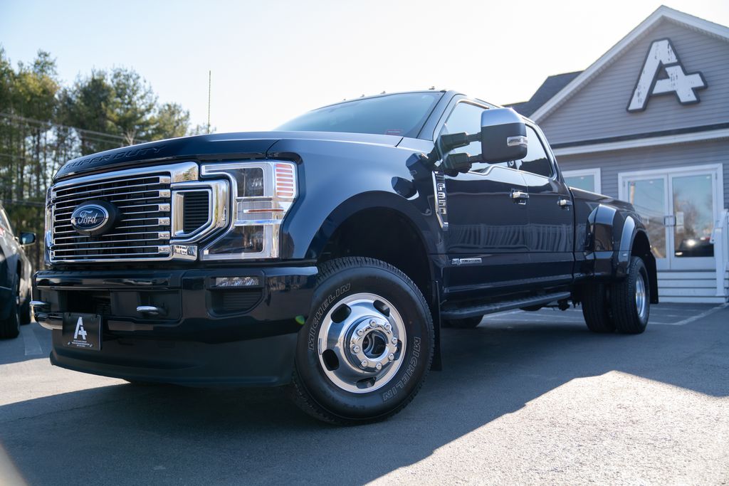 Blue Metallic 2022 Ford F-350 Super Duty Platinum Crew Cab LB DRW 4WD Pickup Truck Four-Wheel Drive Automatic