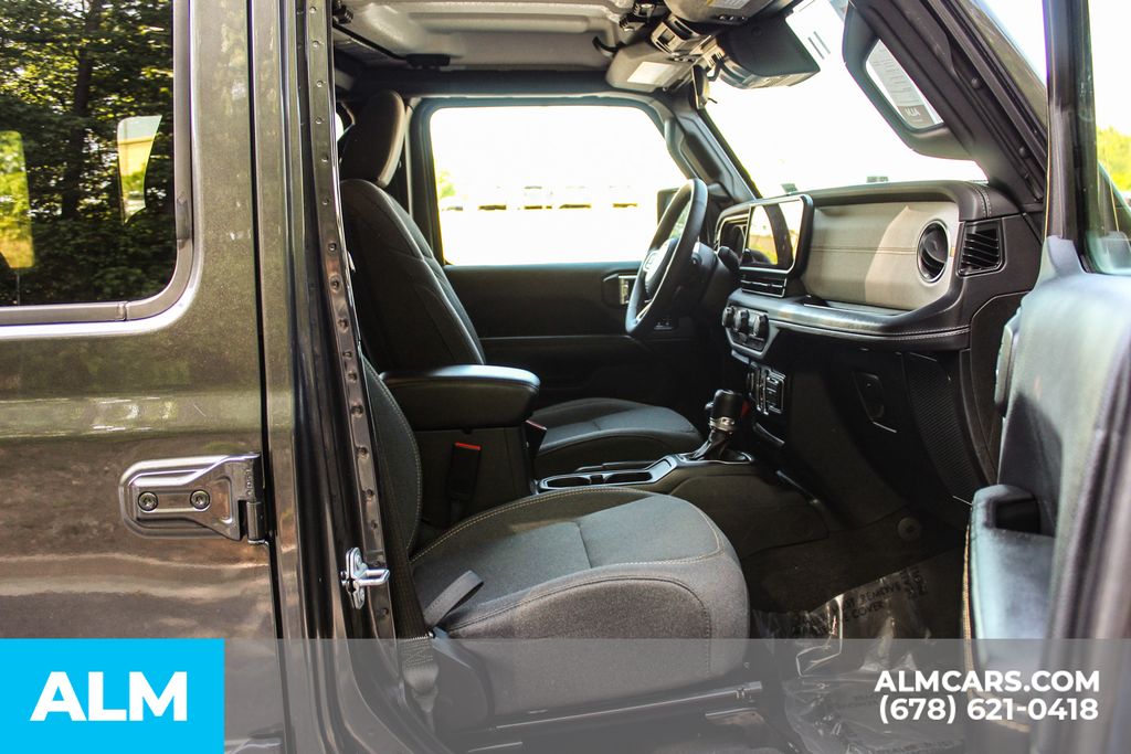 Used 2025 Gray Jeep Sahara image 21