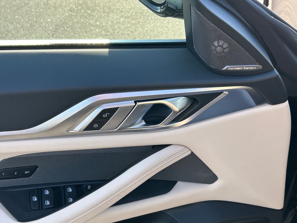 Thumbnail: 2025 BMW i4 - 12