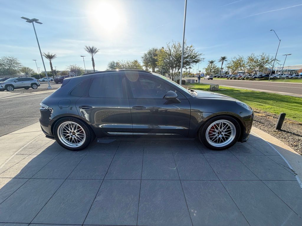 Thumbnail: 2024 Porsche Macan - 4