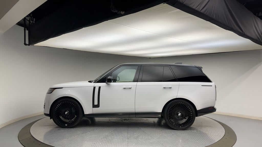 2023 Land Rover Range Rover SE 5