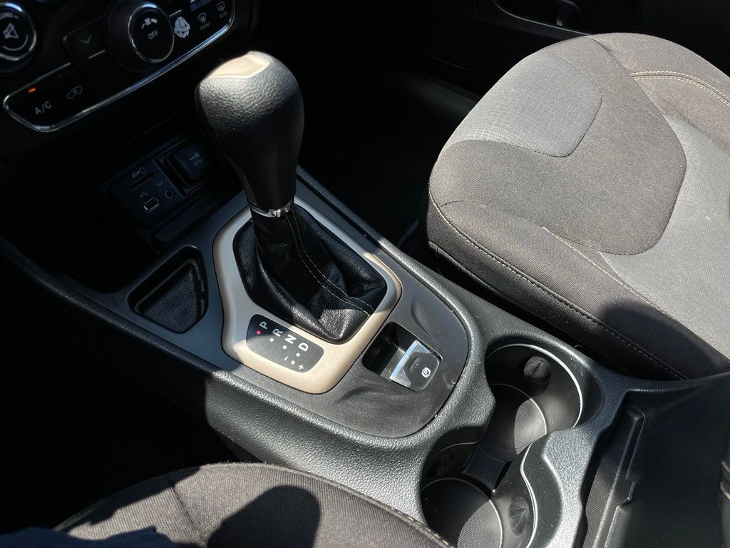 Thumbnail: 2016 Jeep Cherokee - 19